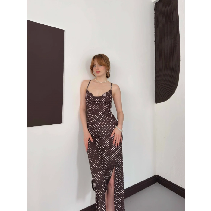 Askılı Yırtmaç Detaylı Puantiyeli Elbise Kahve