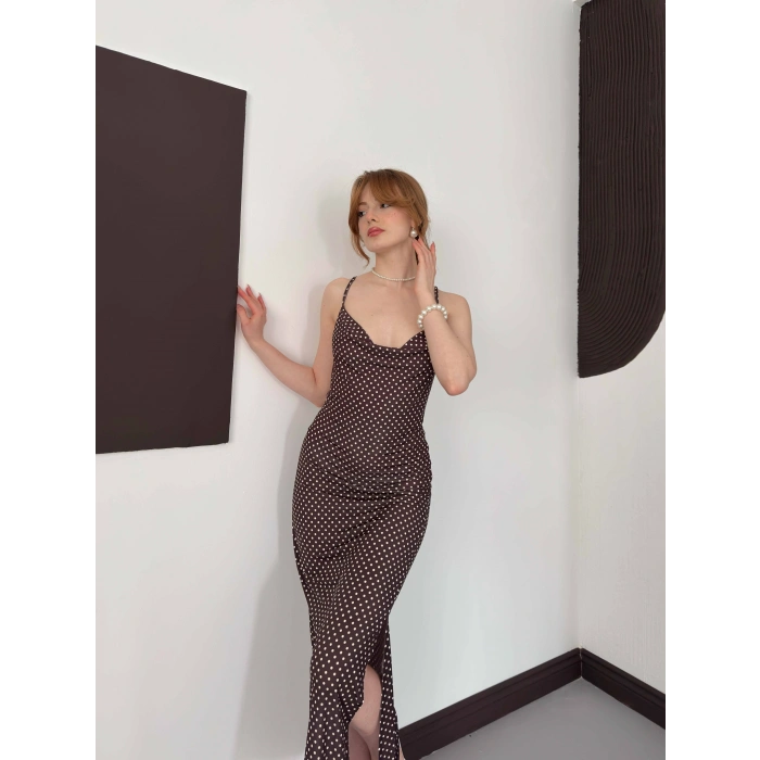 Askılı Yırtmaç Detaylı Puantiyeli Elbise Kahve