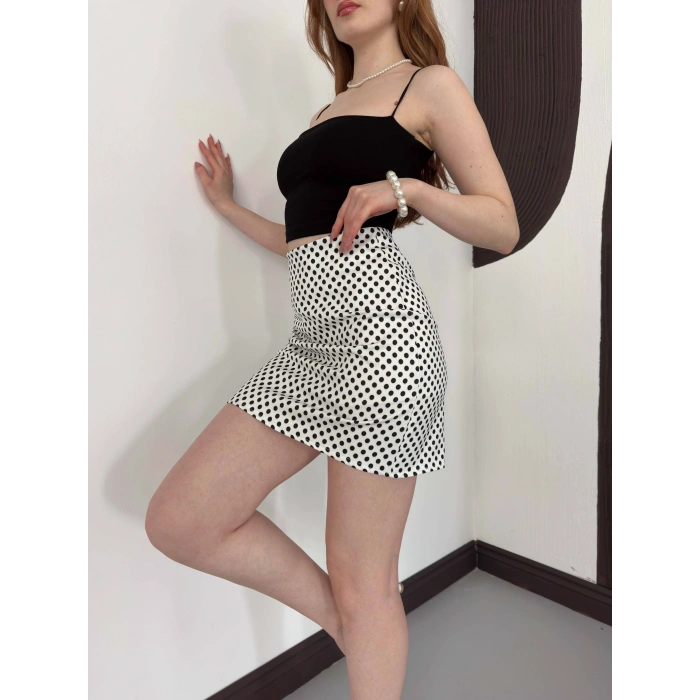 Puantiyeli İçi Şortlu Mini Etek Beyaz