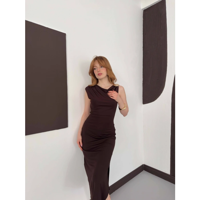 Aksesuar Detaylı Tek Omuz Sandy Elbise Kahve