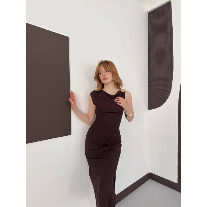 Aksesuar Detaylı Tek Omuz Sandy Elbise Kahve