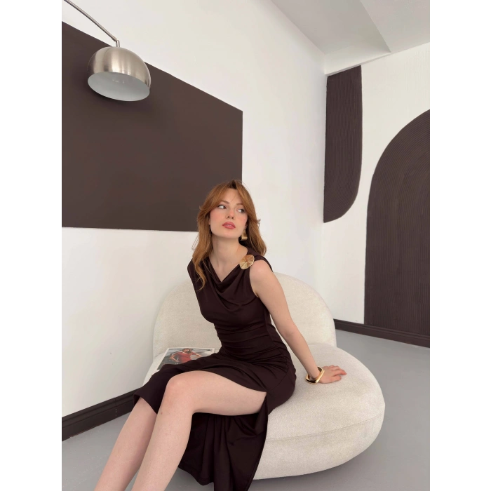 Aksesuar Detaylı Tek Omuz Sandy Elbise Kahve