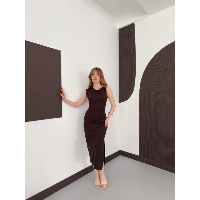 Aksesuar Detaylı Tek Omuz Sandy Elbise Kahve
