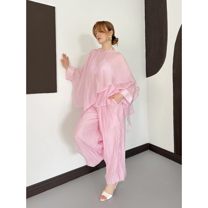 Uçuşan Pelerin Bluz-Pantolon Takım Pembe