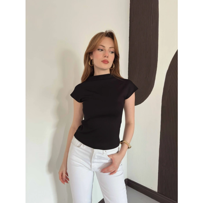 Slim Fıt Yarım Balıkçı Yaka Dar Kesim Bluz Siyah