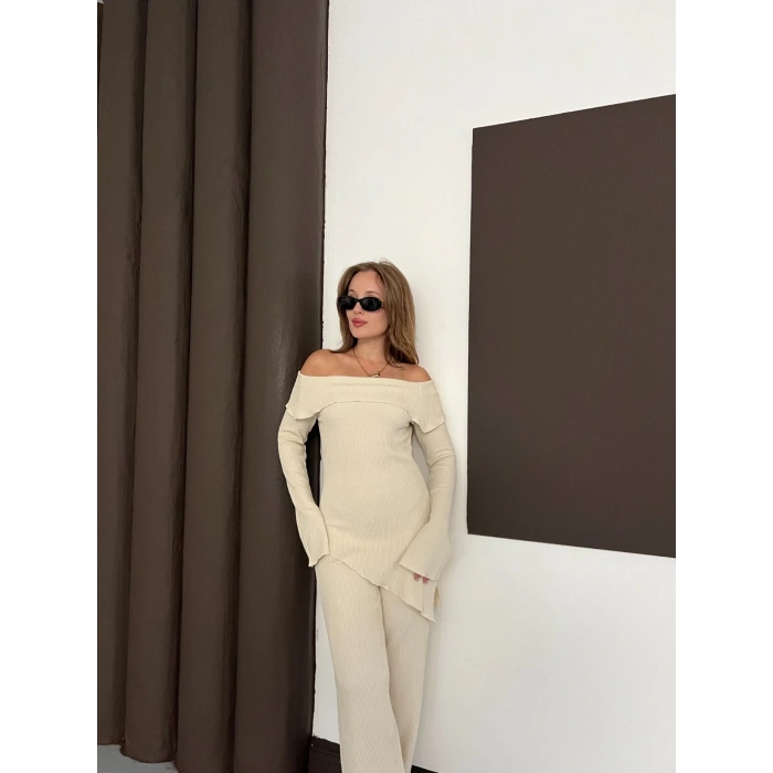 Asimetrik Madonna Yaka Takım Bej