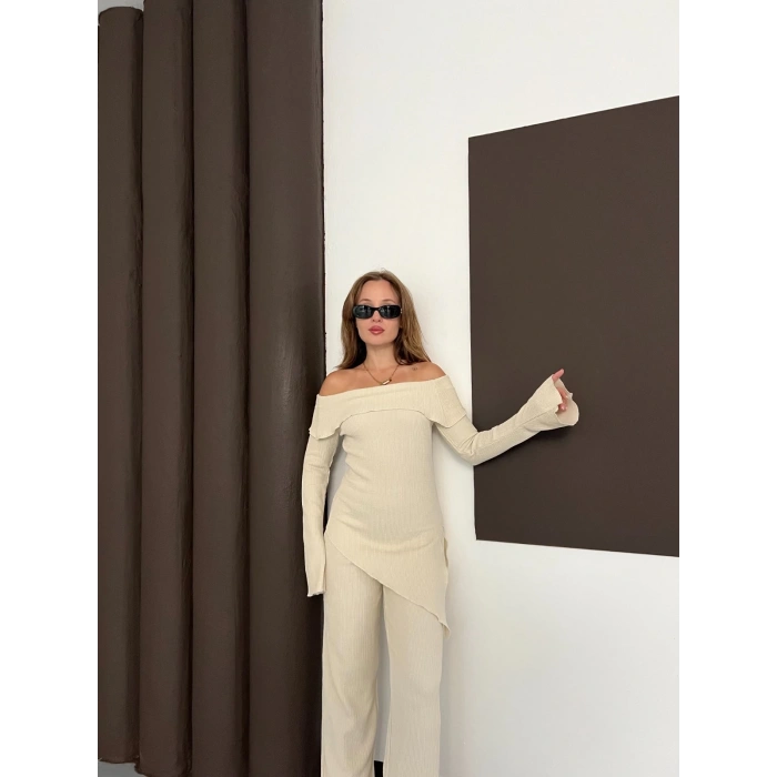 Asimetrik Madonna Yaka Takım Bej