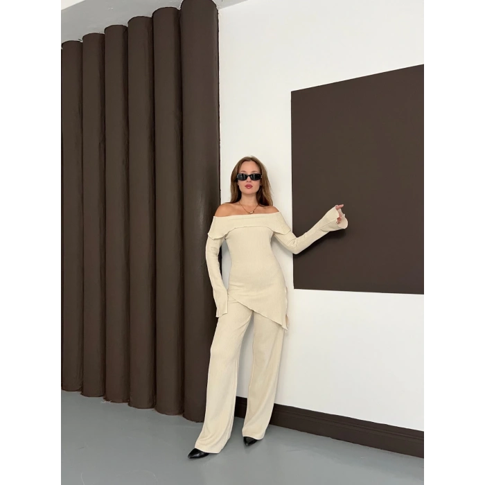 Asimetrik Madonna Yaka Takım Bej