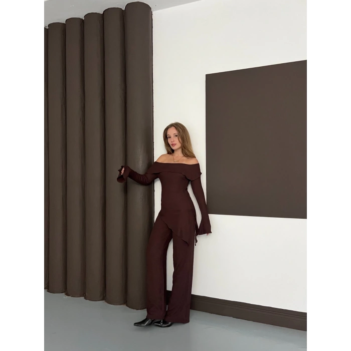 Asimetrik Madonna Yaka Takım Kahve