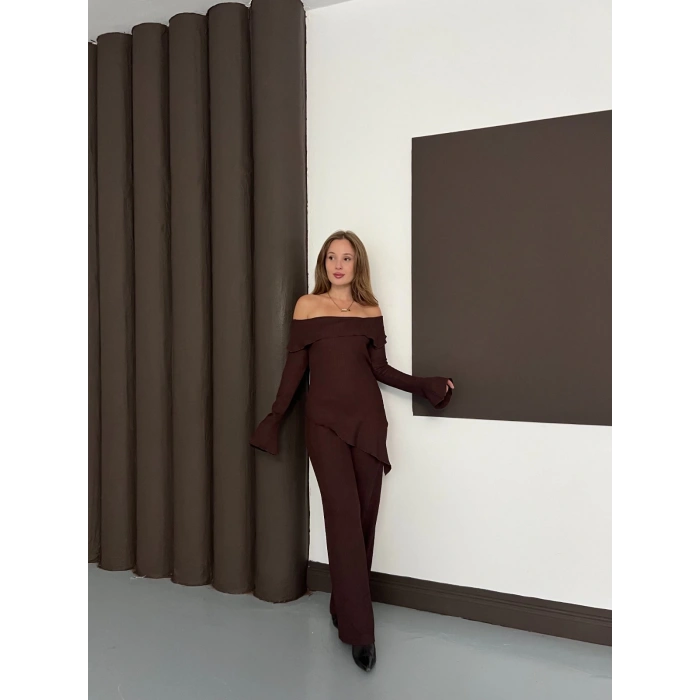 Asimetrik Madonna Yaka Takım Kahve