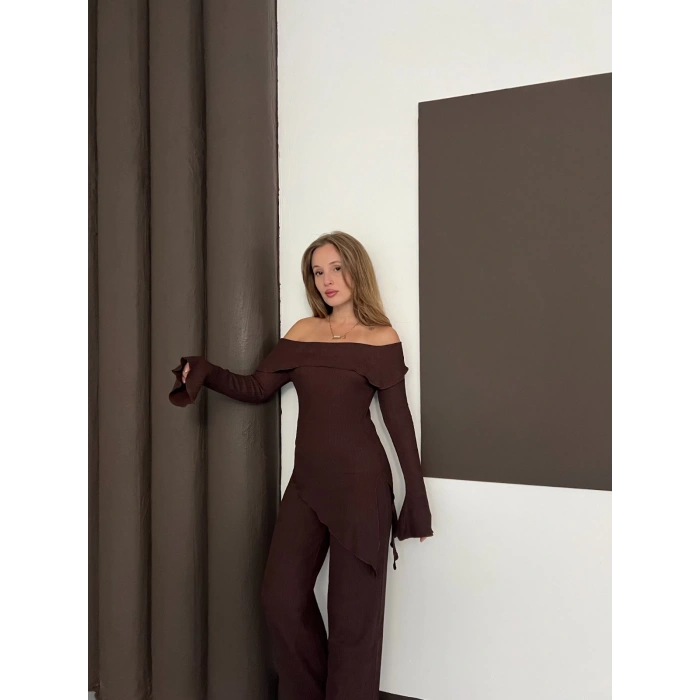 Asimetrik Madonna Yaka Takım Kahve