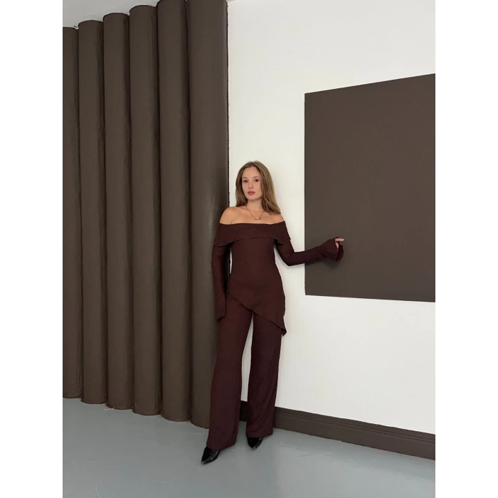 Asimetrik Madonna Yaka Takım Kahve