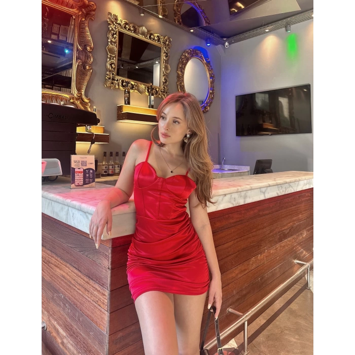 Askılı Büzgü Detaylı Saten Elbise Kırmızı