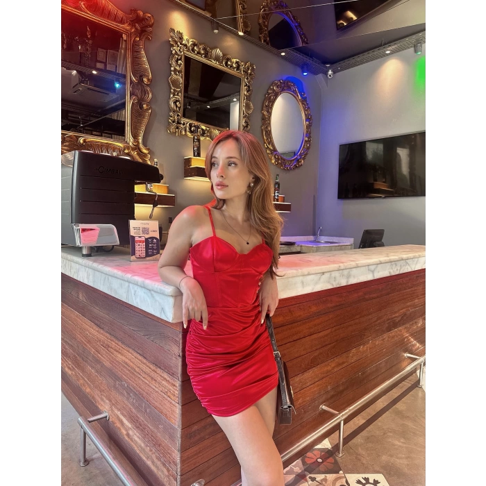 Askılı Büzgü Detaylı Saten Elbise Kırmızı