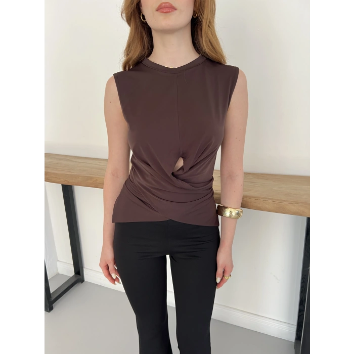 Bel Pencere Detaylı Bluz Kahve