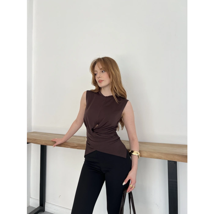 Bel Pencere Detaylı Bluz Kahve