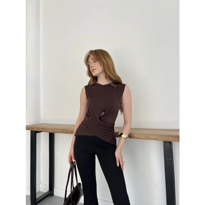 Bel Pencere Detaylı Bluz Kahve