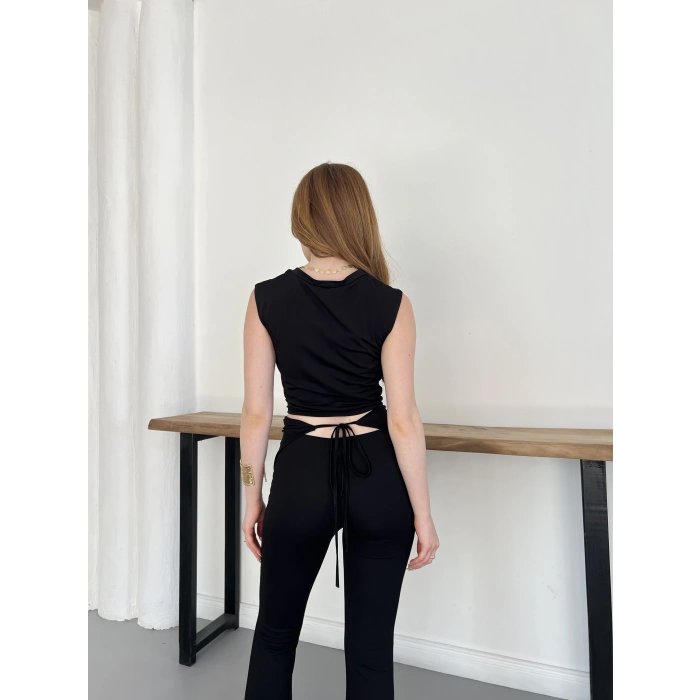 Bel Pencere Detaylı Bluz Siyah
