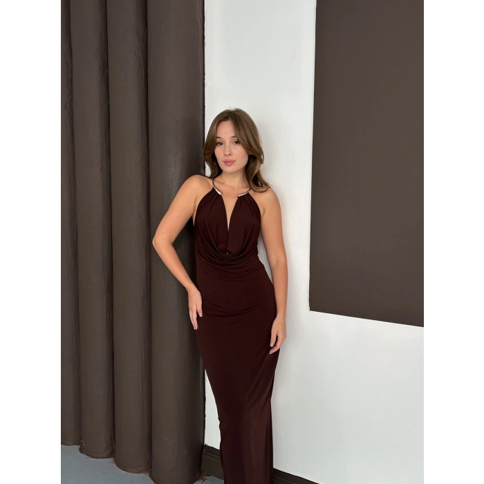 Boyun Aksesuarlı Dekolte Elbise Acı Kahve