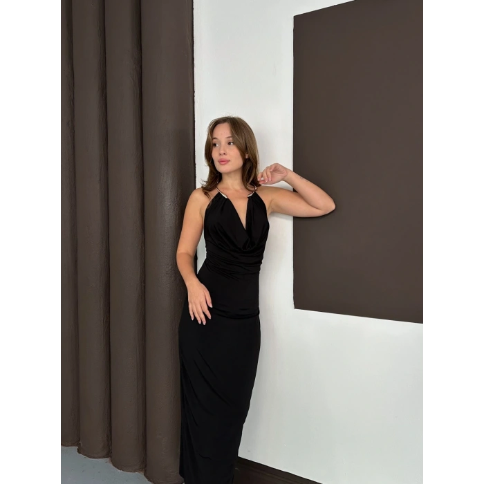 Boyun Aksesuarlı Dekolte Elbise Siyah