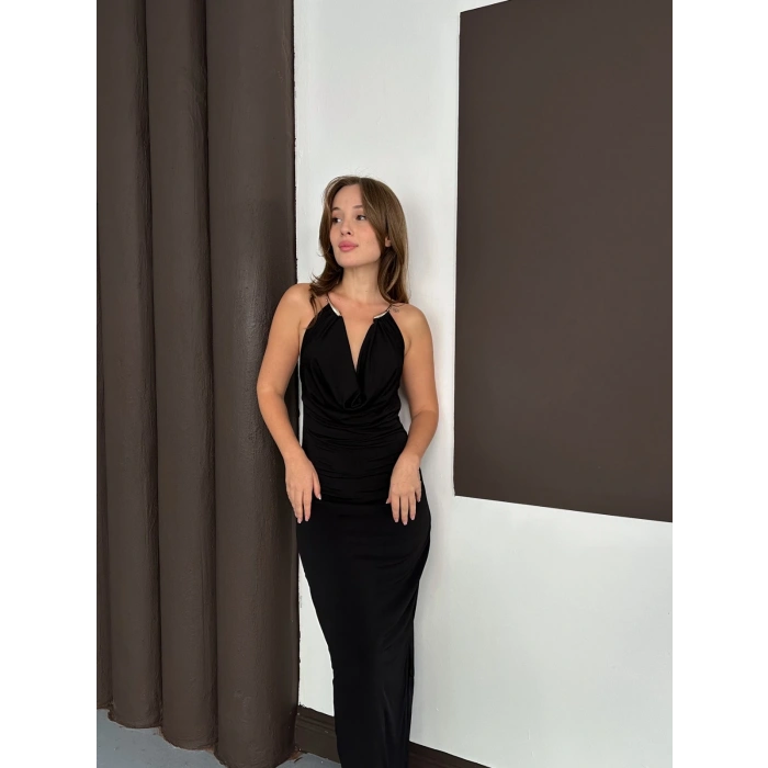 Boyun Aksesuarlı Dekolte Elbise Siyah