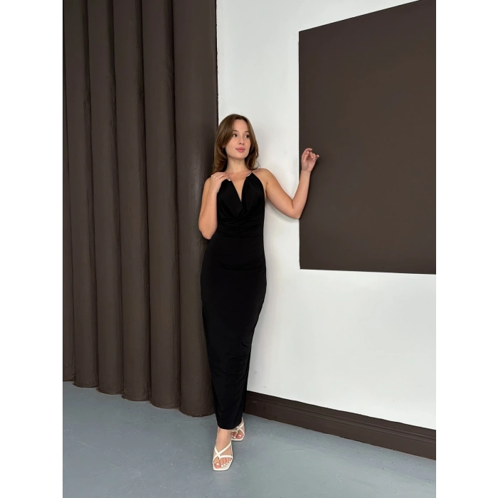 Boyun Aksesuarlı Dekolte Elbise Siyah