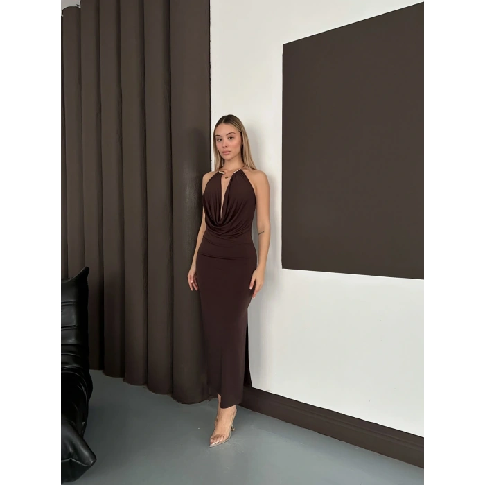 Boyun Eksesuar Detaylı Sandy Dekolte Elbise Acı Kahve