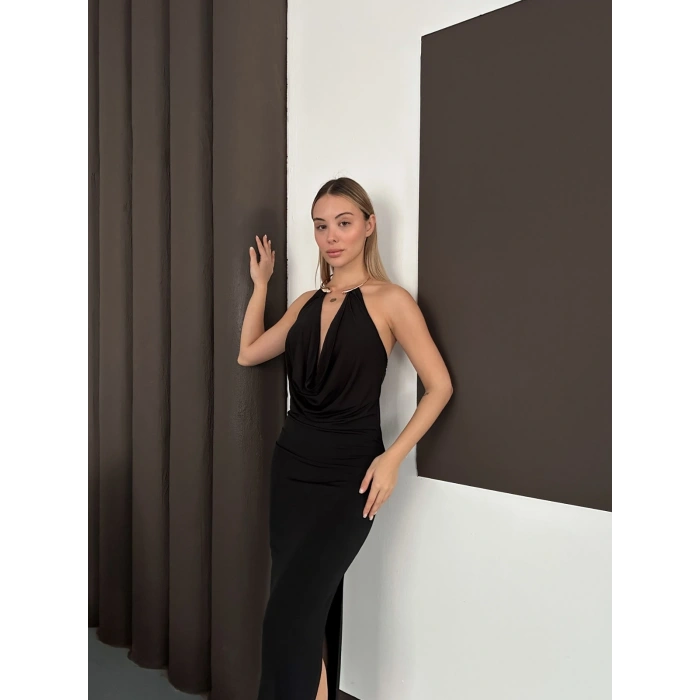 Boyun Eksesuar Detaylı Sandy Dekolte Elbise Siyah