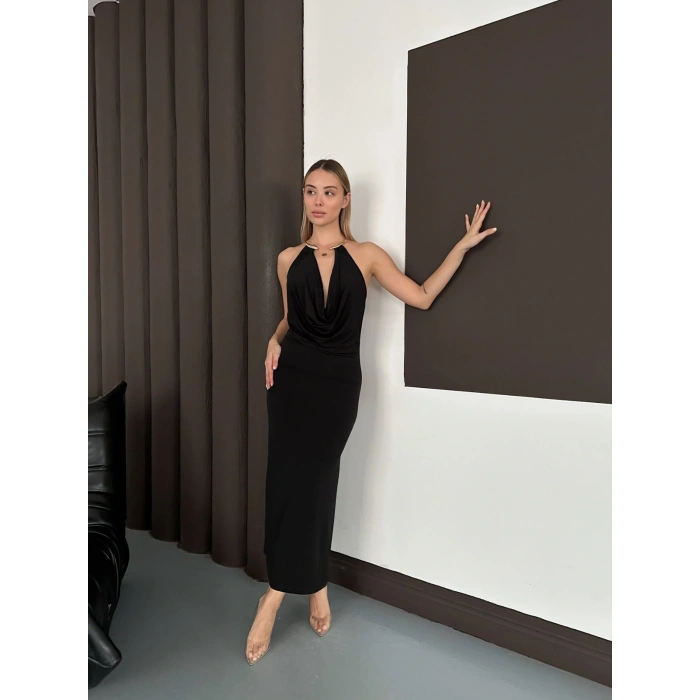 Boyun Eksesuar Detaylı Sandy Dekolte Elbise Siyah
