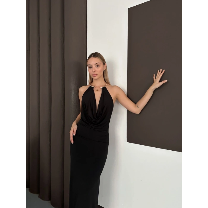 Boyun Eksesuar Detaylı Sandy Dekolte Elbise Siyah