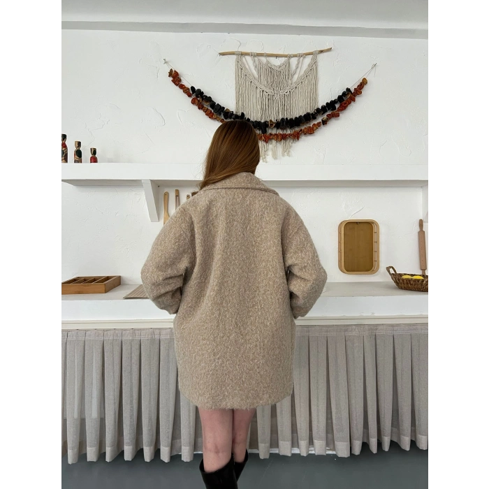 Buklet Dokulu Tek Düğme Detay Kaban Bej