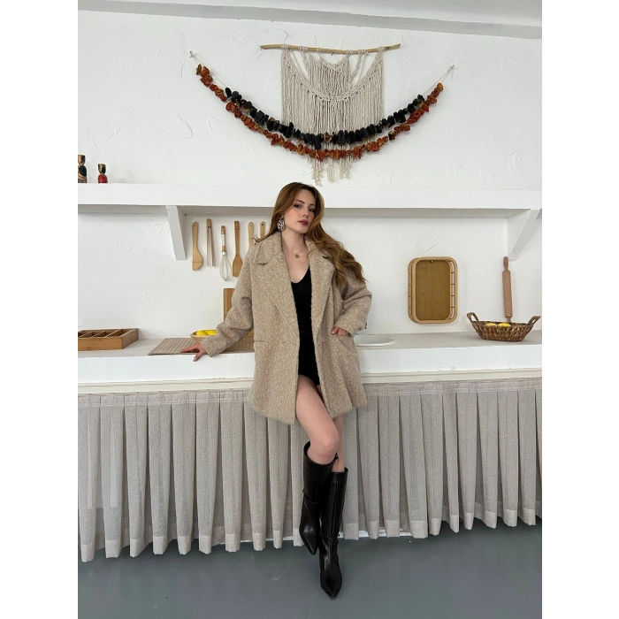 Buklet Dokulu Tek Düğme Detay Kaban Bej