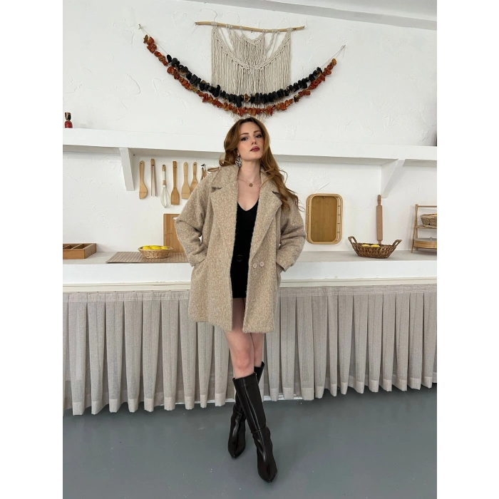 Buklet Dokulu Tek Düğme Detay Kaban Bej