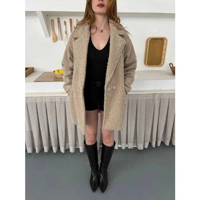 Buklet Dokulu Tek Düğme Detay Kaban Bej