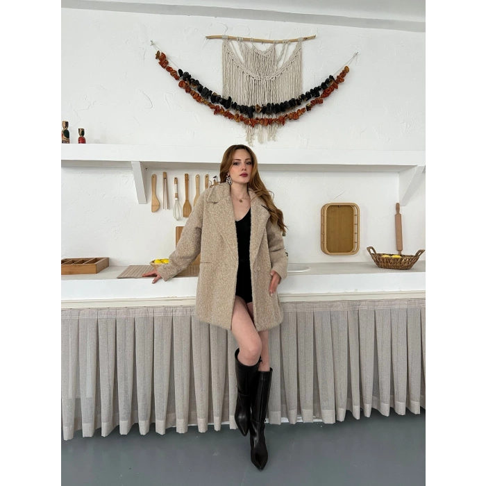 Buklet Dokulu Tek Düğme Detay Kaban Bej