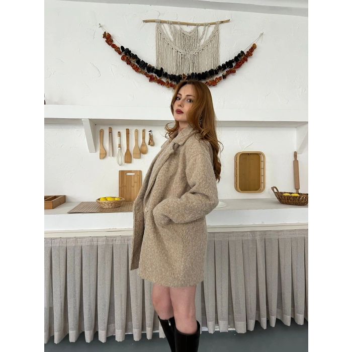 Buklet Dokulu Tek Düğme Detay Kaban Bej