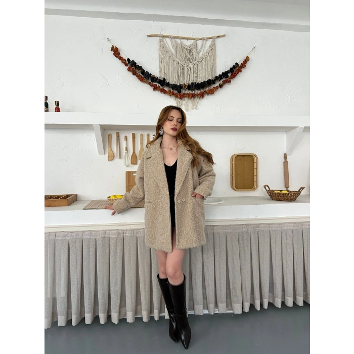 Buklet Dokulu Tek Düğme Detay Kaban Bej