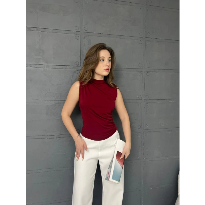Büzgü Detay Dik Yaka Bluz Kırmızı