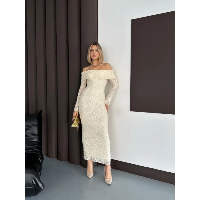 Dantel Madonna Yaka Elbise Krem