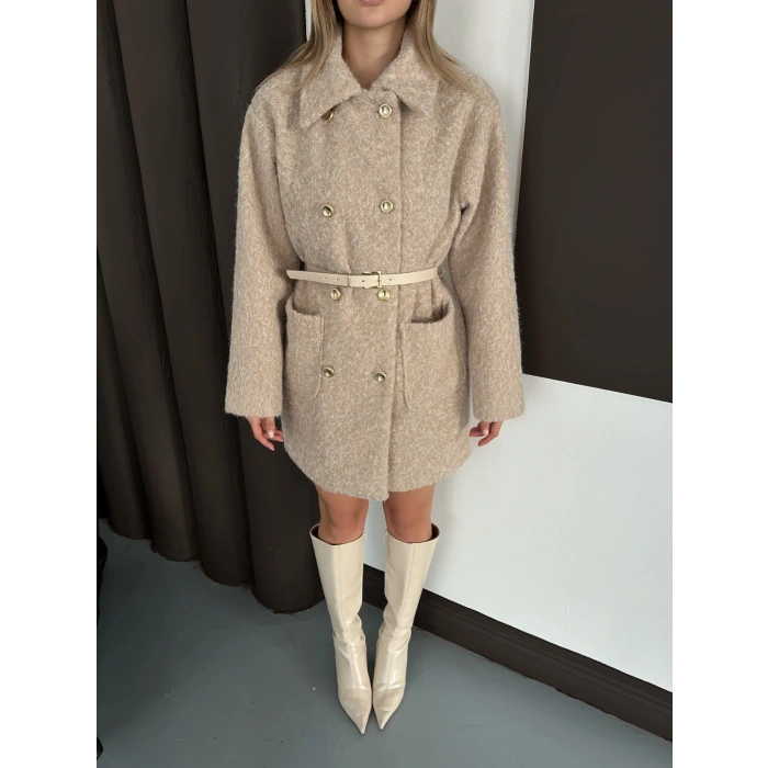 Düğme Detaylı Kemerli Tüylü Kumaş Kaban Bej