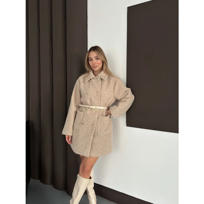 Düğme Detaylı Kemerli Tüylü Kumaş Kaban Bej