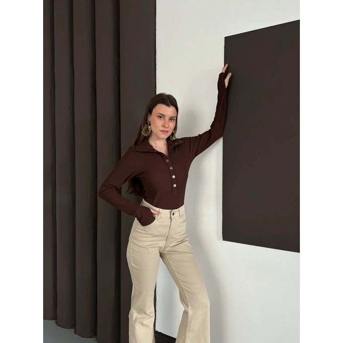 Düğme Detaylı Parmak Geçmeli Bluz Acı Kahve