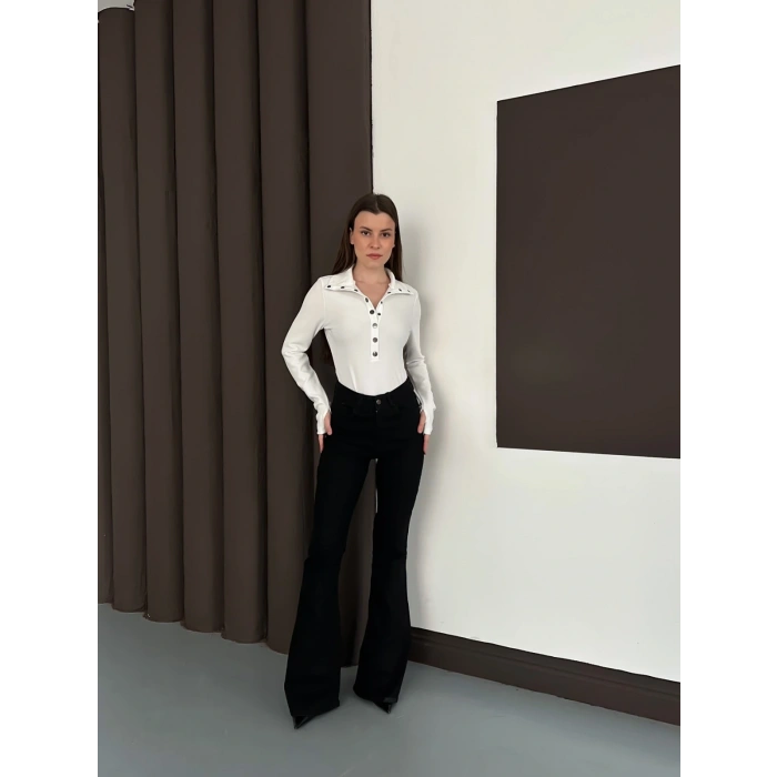 Düğme Detaylı Parmak Geçmeli Bluz Beyaz