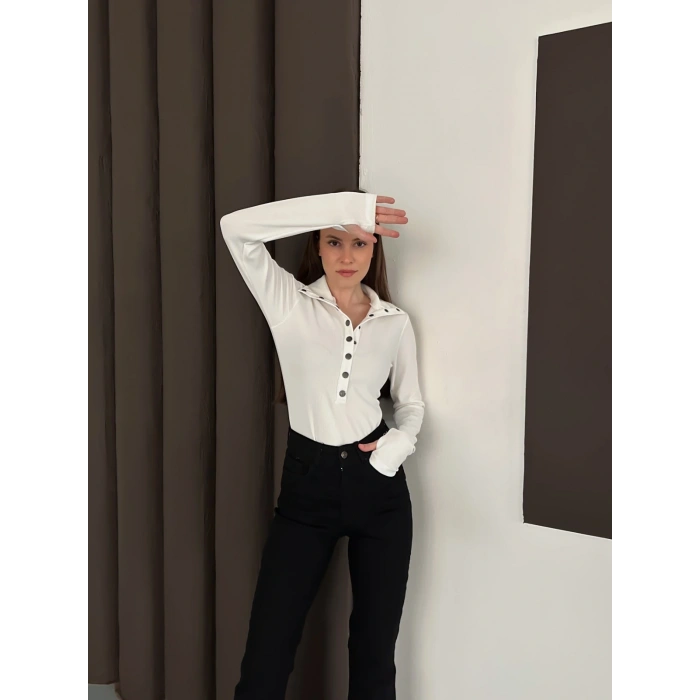 Düğme Detaylı Parmak Geçmeli Bluz Beyaz