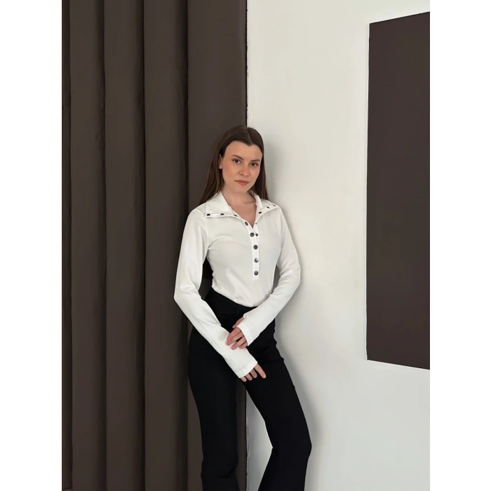 Düğme Detaylı Parmak Geçmeli Bluz Beyaz