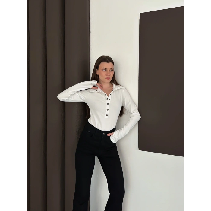 Düğme Detaylı Parmak Geçmeli Bluz Beyaz