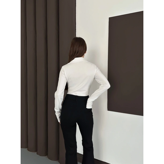 Düğme Detaylı Parmak Geçmeli Bluz Beyaz