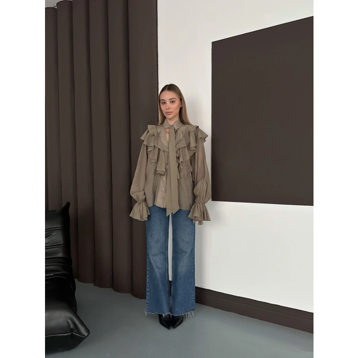 Fular Detaylı Fırfırlı Tasarım Gömlek Vizon