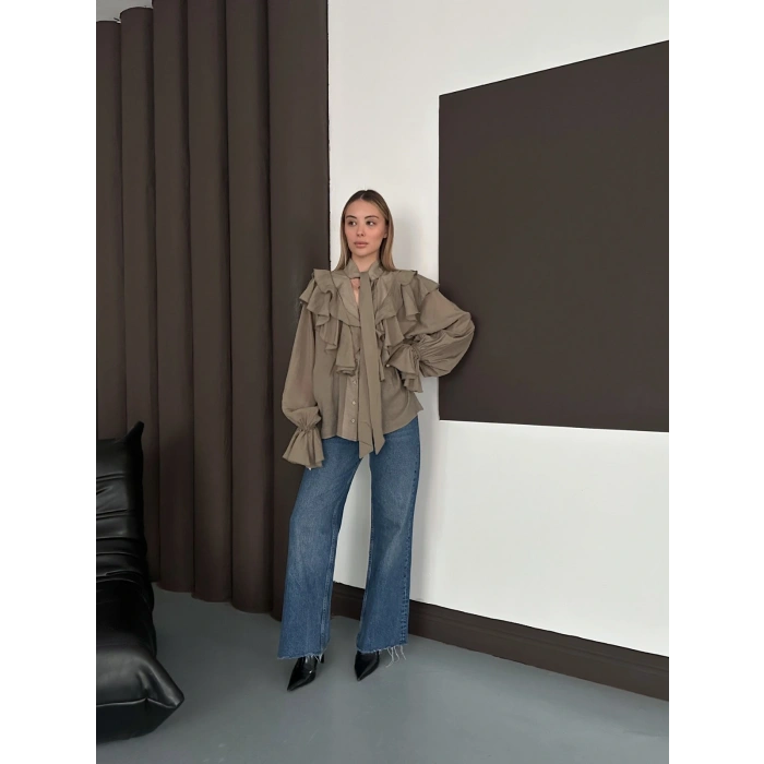 Fular Detaylı Fırfırlı Tasarım Gömlek Vizon