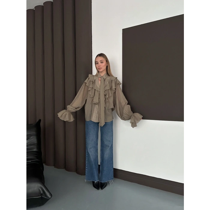 Fular Detaylı Fırfırlı Tasarım Gömlek Vizon